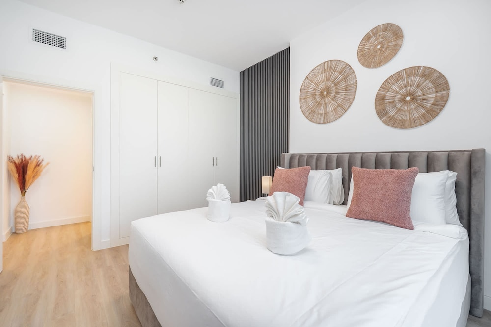 Cozy 1BR Gem in Marina With City Views