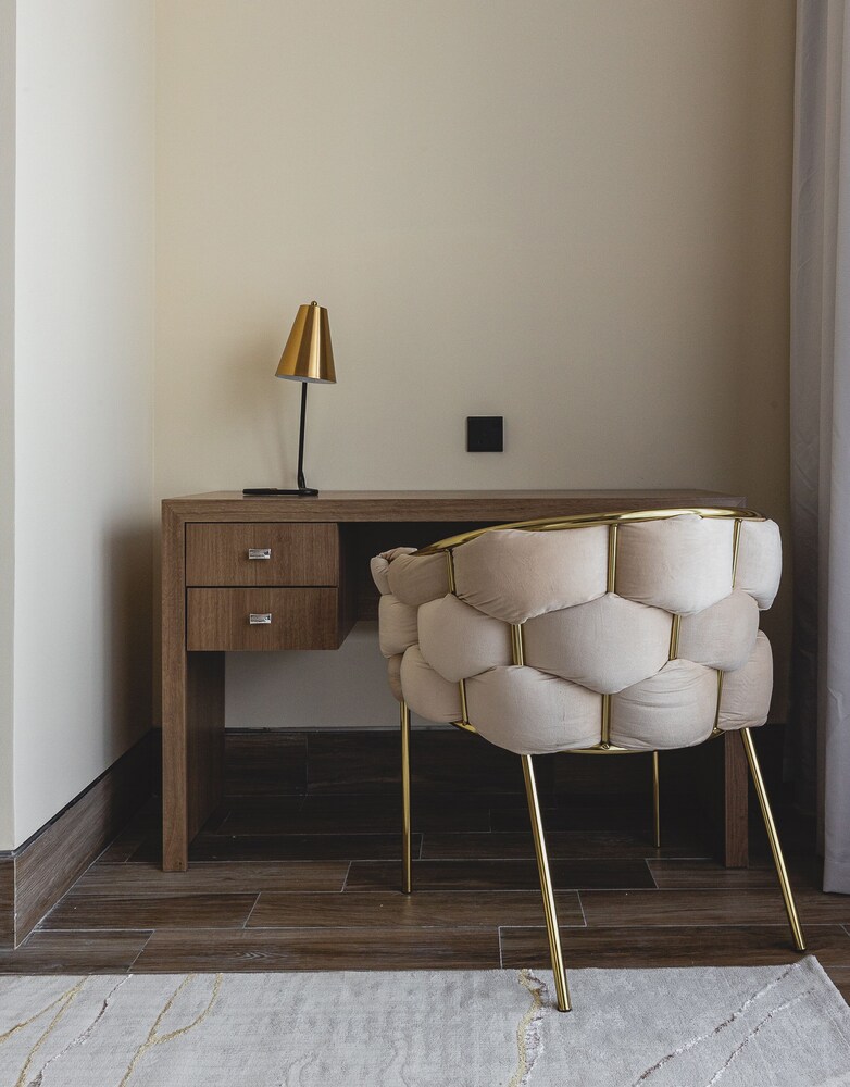 GLOBALSTAY. J One Tower Apartments