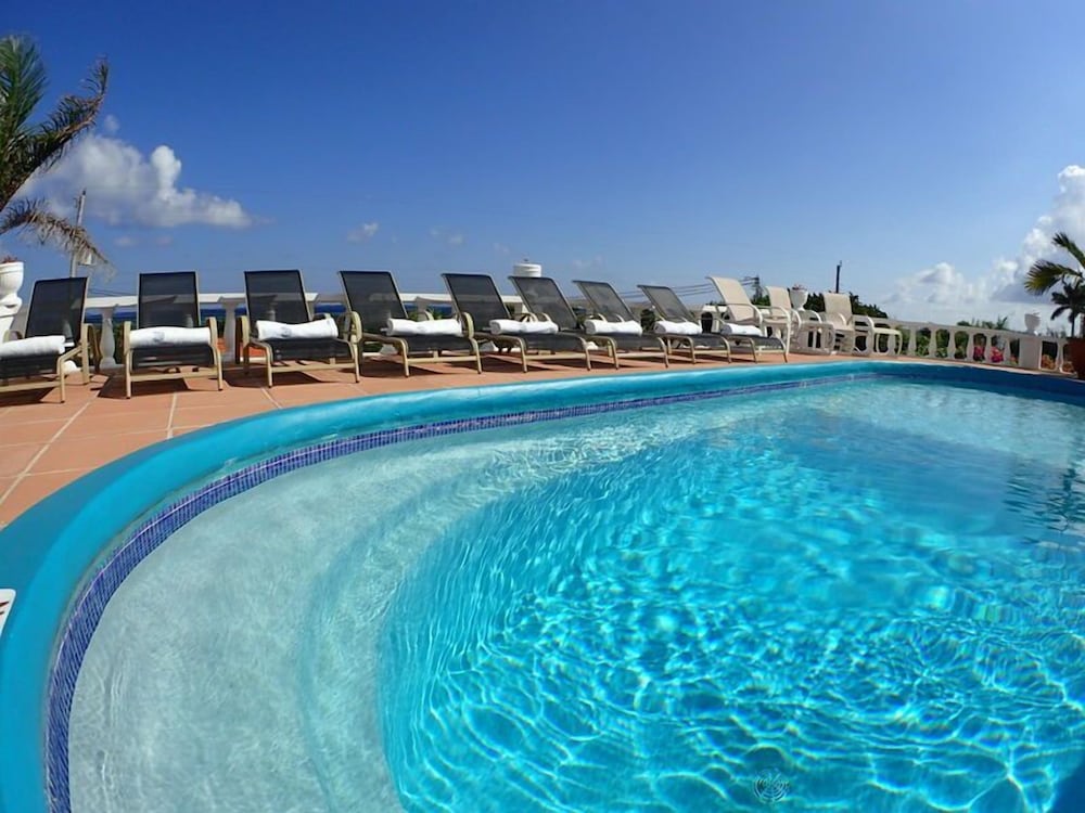 Tumac Villa, 4BR by Jamaican Treasures