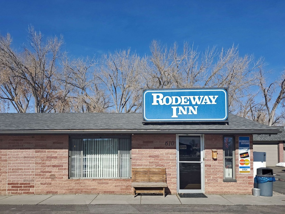Buffalo Vacations - Rodeway Inn - Property Image 1