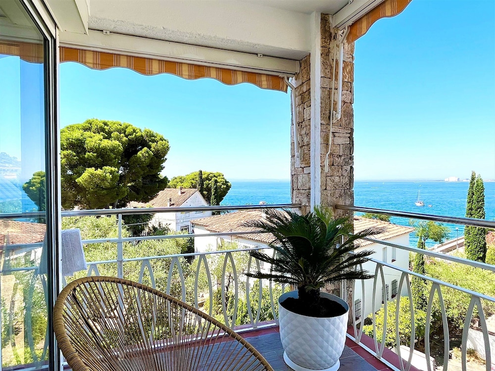 Apartment Near Canyelles Petites Beach