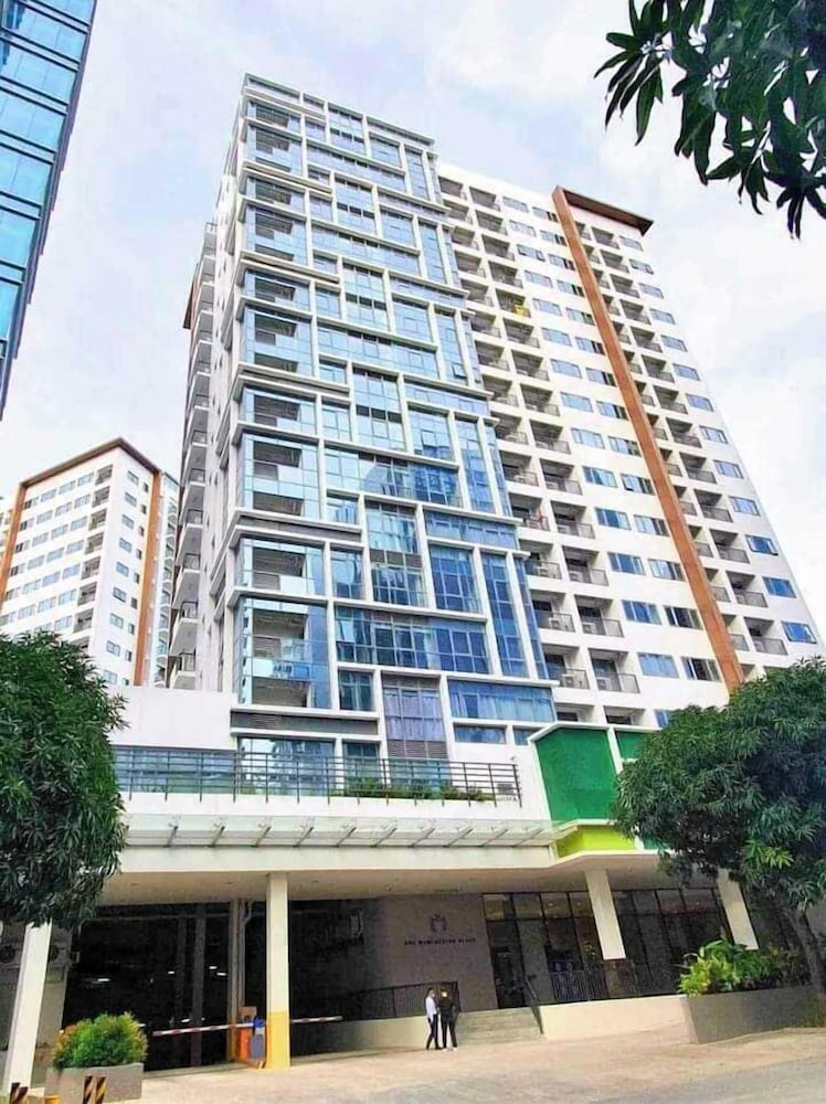 1br condo at mactan near the baech