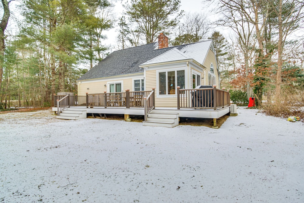 3 Mi to Beaches & Golfing: Family Gem in Cotuit