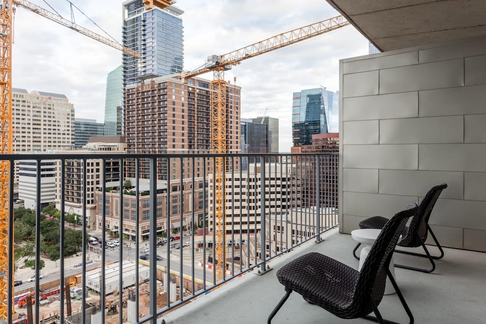 Austin Remote Work Friendly 2BD 2BA Apartment