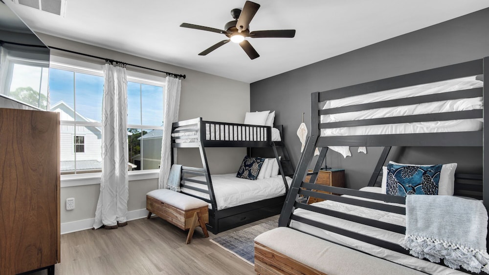 4BR Home With Deck & Grill Fun + Free Attraction Tickets!