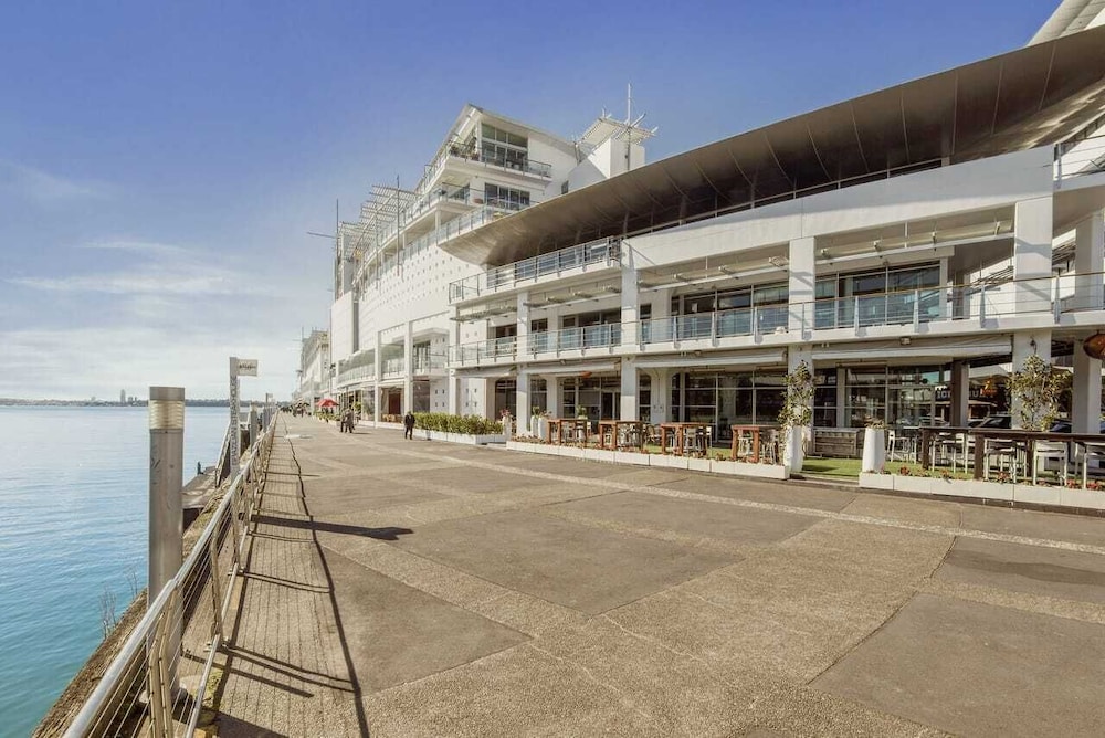 Premium 1BR Apartment at Princes Wharf — Auckland