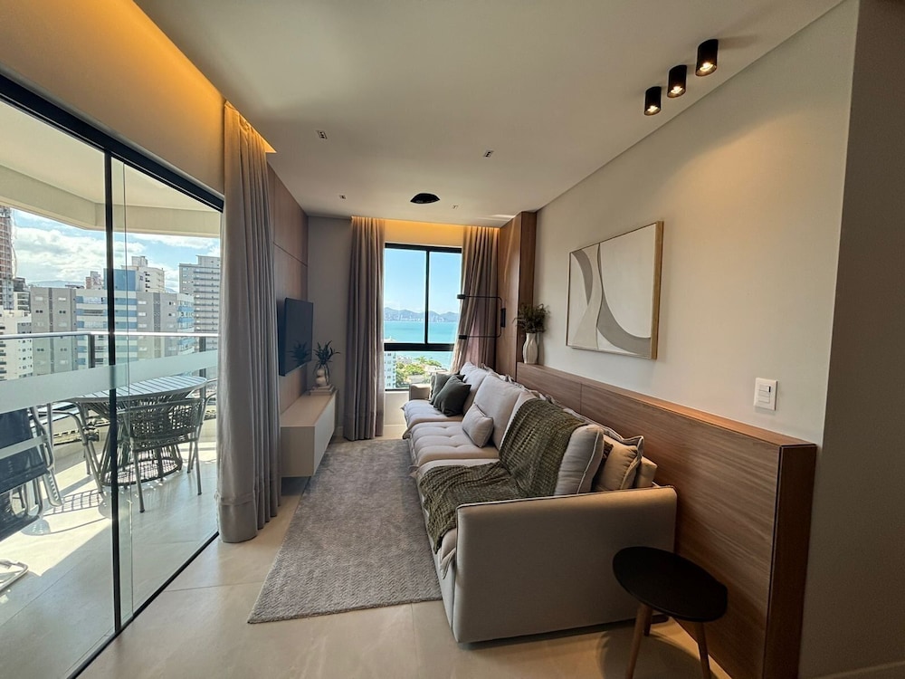 Partial Ocean View Apt w/ Barbecue Grill Axp1301
