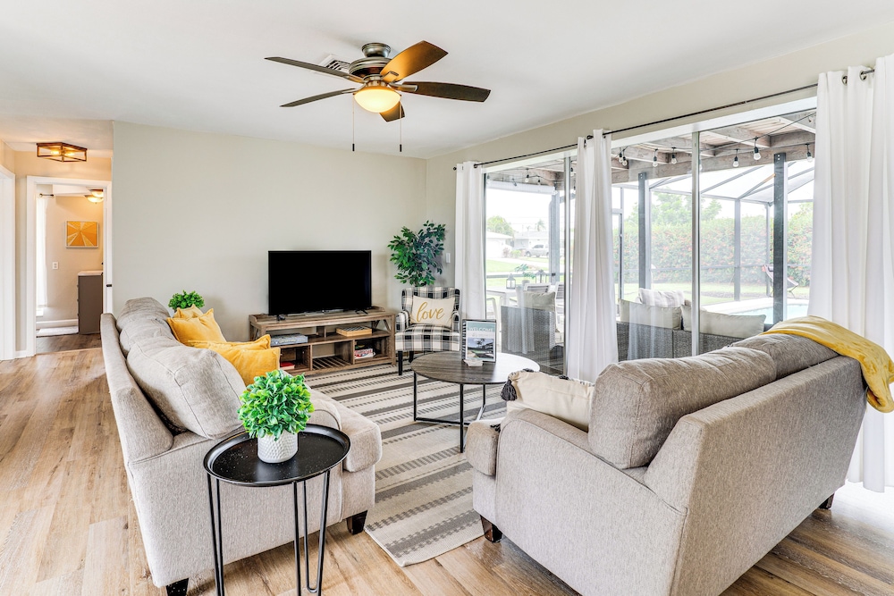 4 Mi to Dtwn Cape Coral: Home w/ Pool & Patio