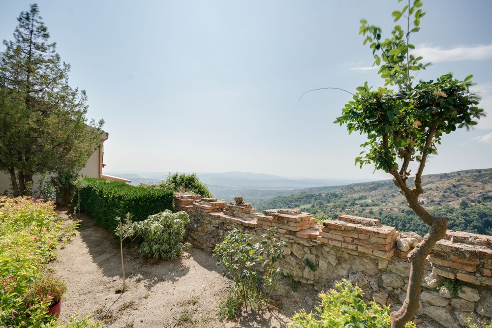 Castello Di Caccuri Suites