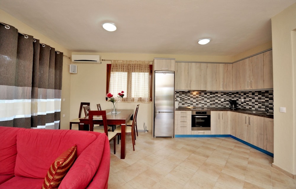 Marina Maisonette by Rentalspro