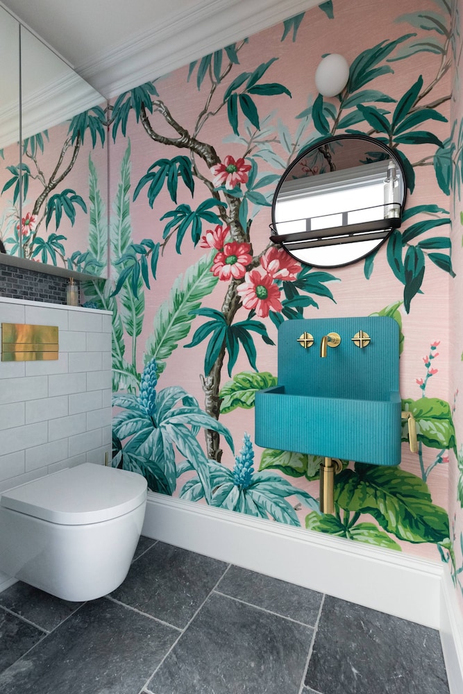 Crondace Road by Onefinestay