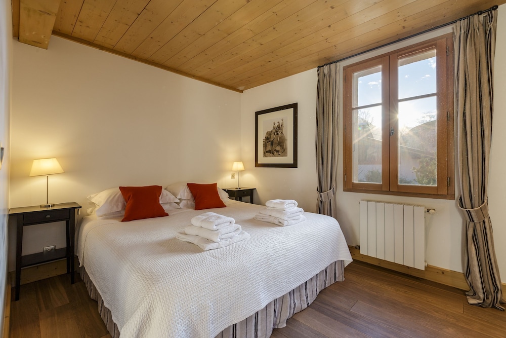Chalet Les Tissourds 4 Central hot tub