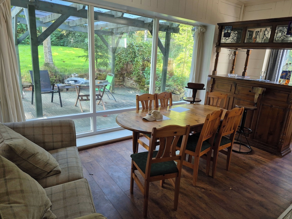 Hawick - House - Sleeps 9 - Hot Tub