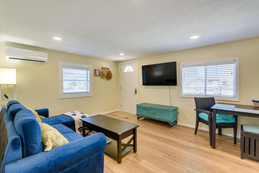 Pet-friendly Freeport Vacation Rental w/ Deck!