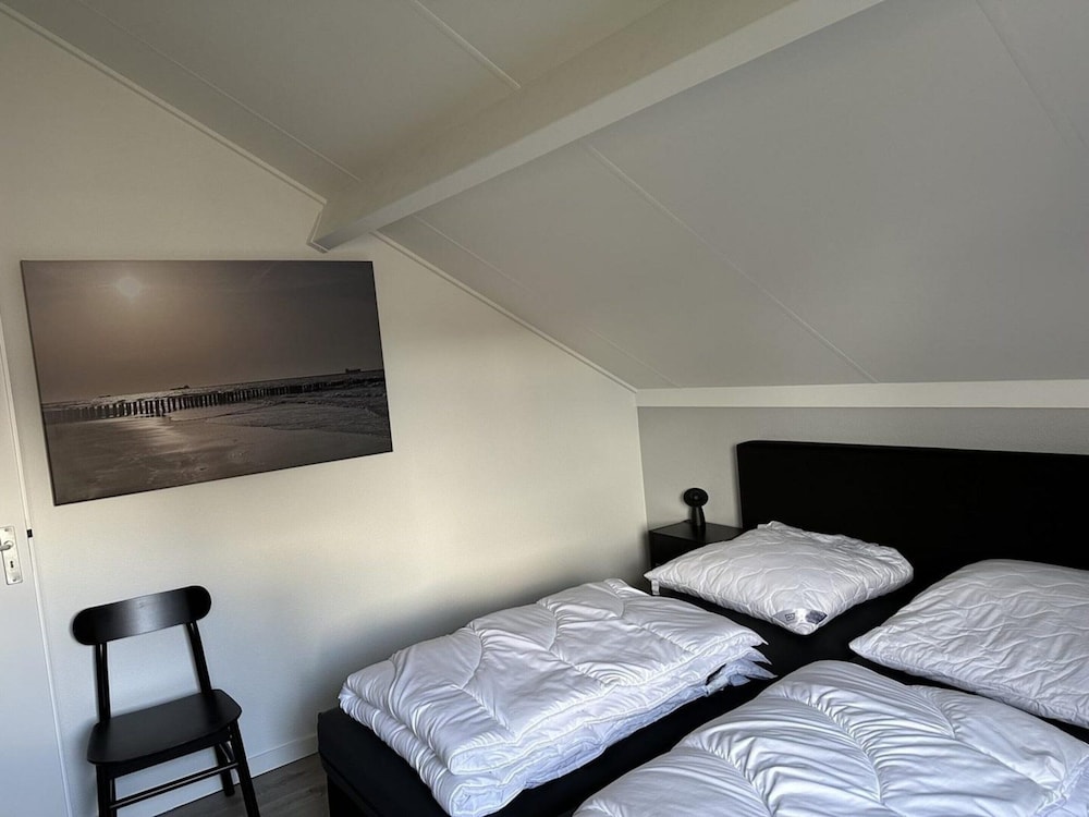 Bungalow in Breskens Near Beach & Lighthouse view 3