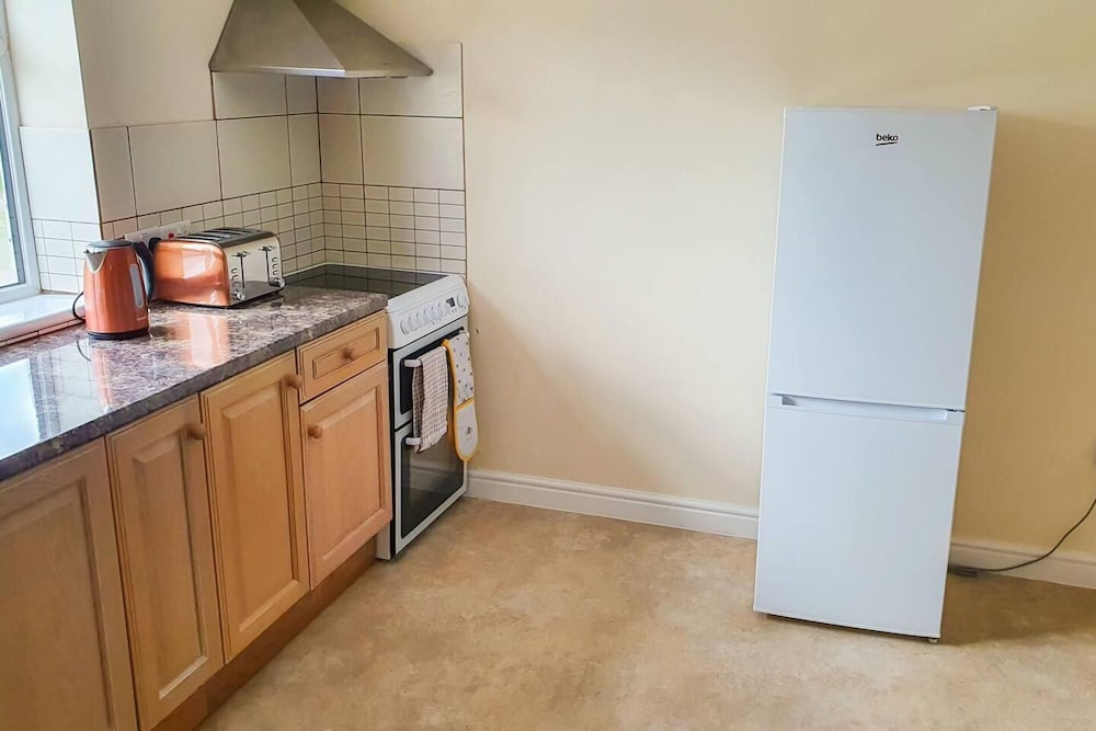 Charming 2-bed Apartment in Stroud view 5