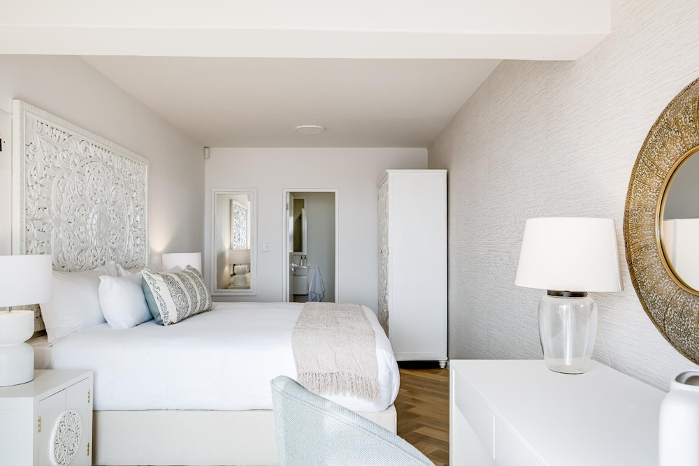 Idyllic Camps Bay Villa w 2 Pools Buddha Retreat