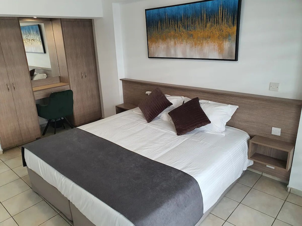 LARNACA BAY SUITES