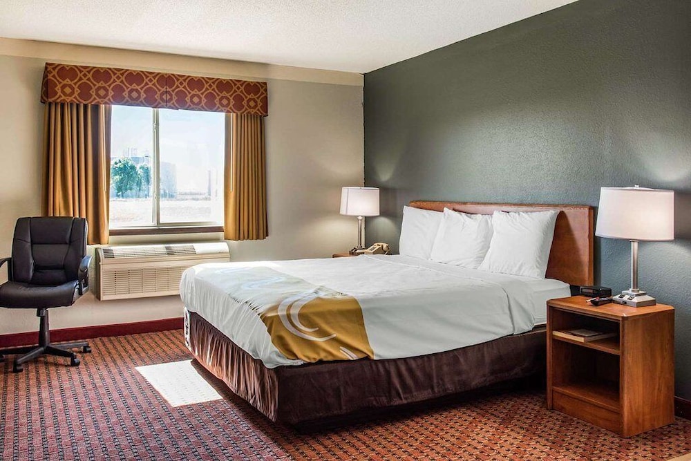 Travelers Lodge & Suites