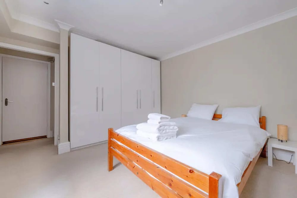 Lovely 1 Bedroom With Patio - 10 Mins From Hyde Park