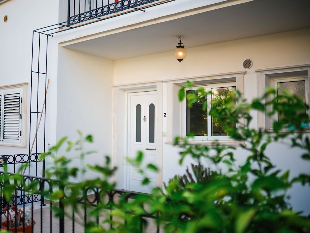 Sunny and Family Friendly Apartment Directly at the Pool