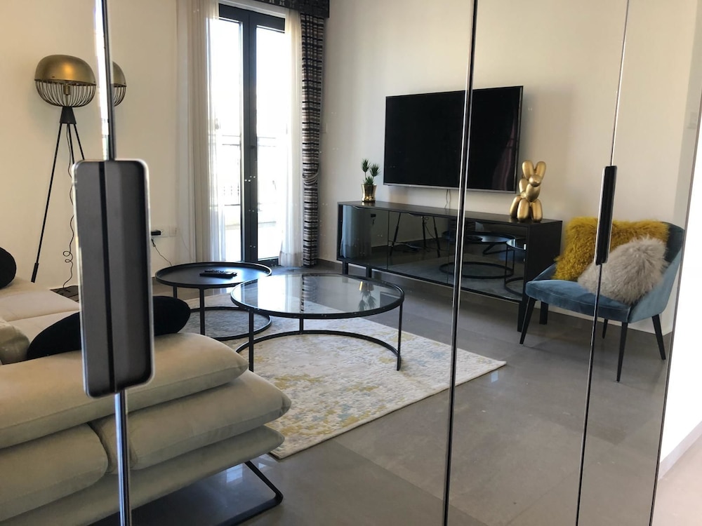 New Luxurious 2BR front old city Legacy