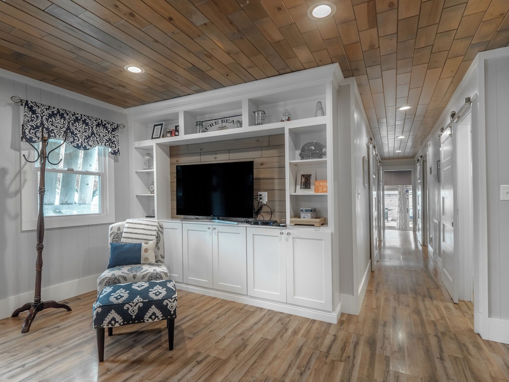Barefoot Bungalow by Carolina Retreats