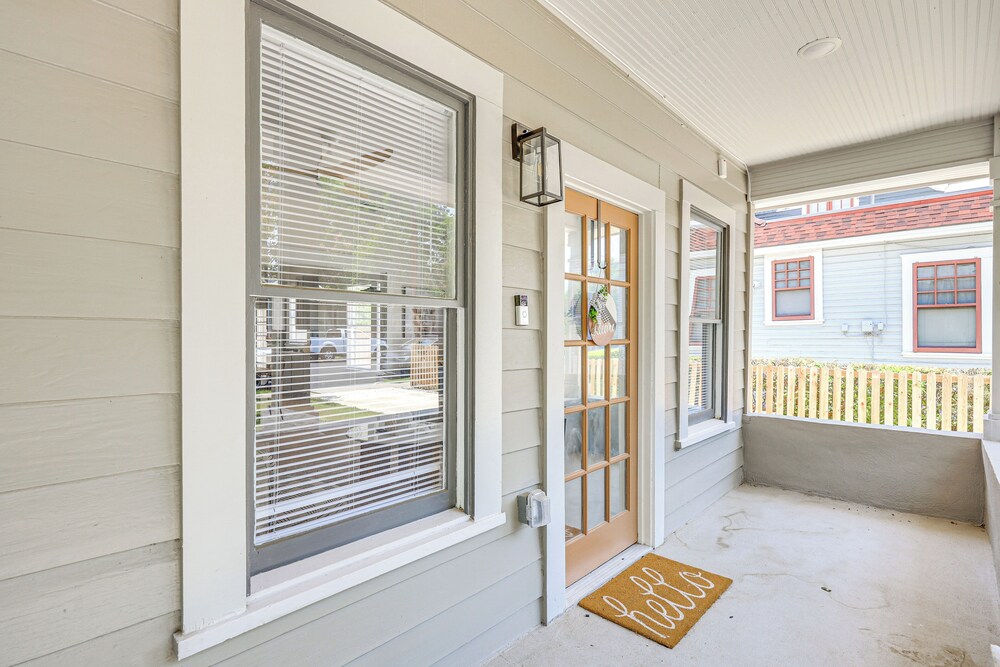 1 Mi to Dtwn: Family Home in San Antonio!
