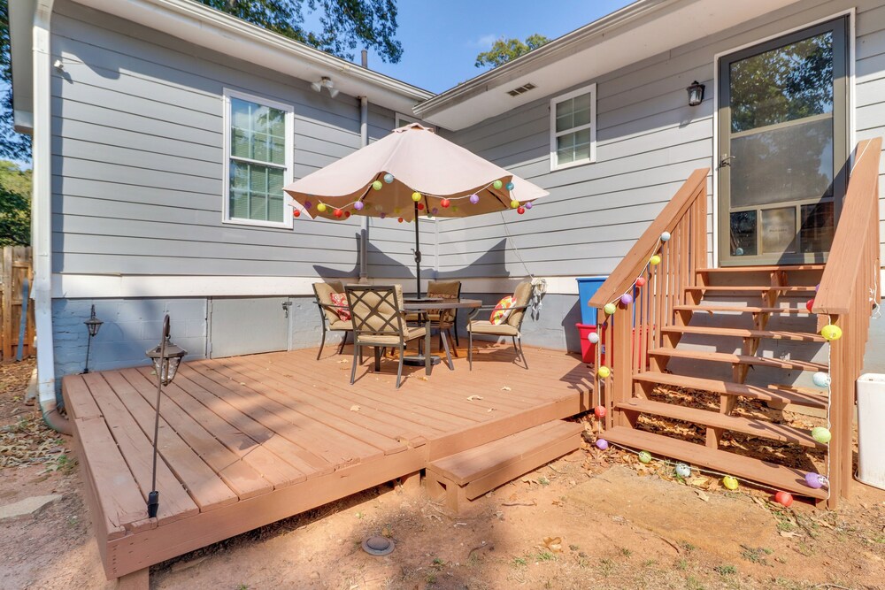 Updated Farmhouse w/ Yard, 10 Mi to Dtwn Atlanta