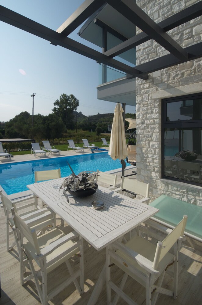 White Pearl Luxury Villas