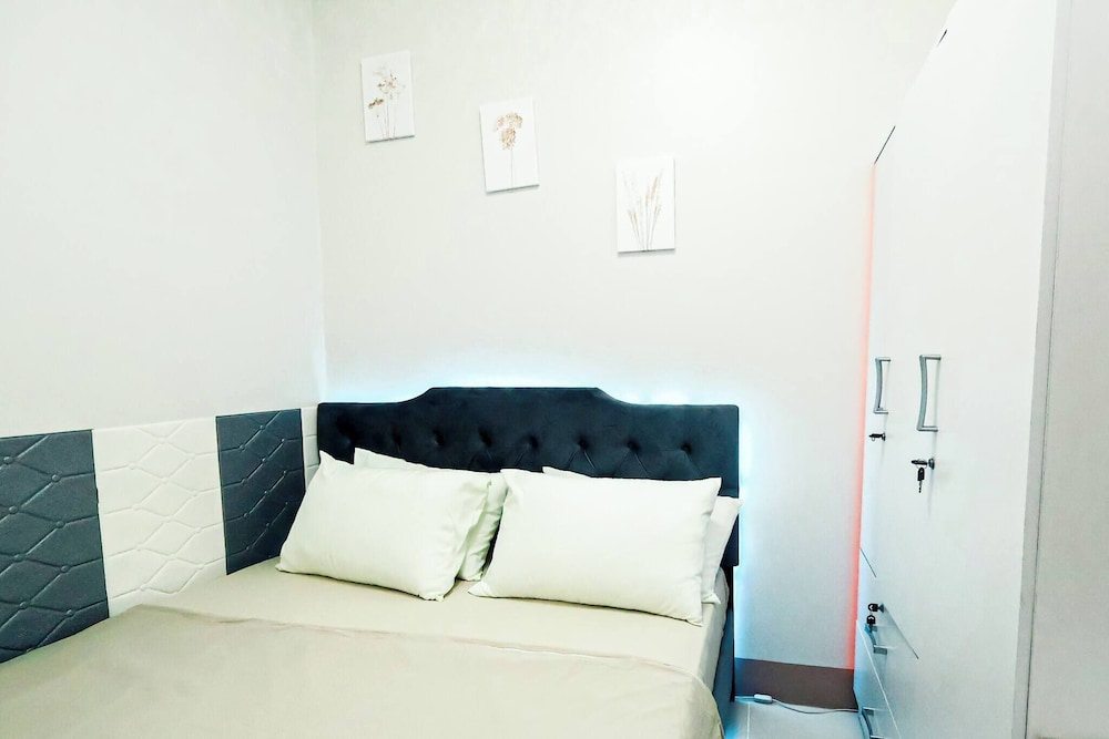 Sapphira Manor Luxurious Condo by the Bay