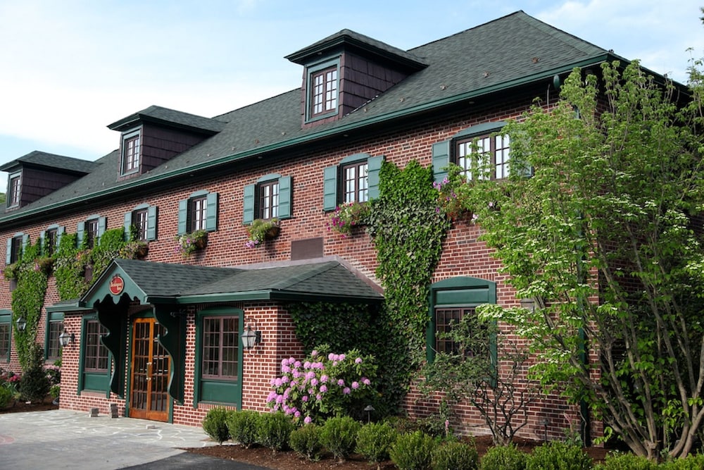 Scranton Vacations - The Beaumont Inn - Property Image 1