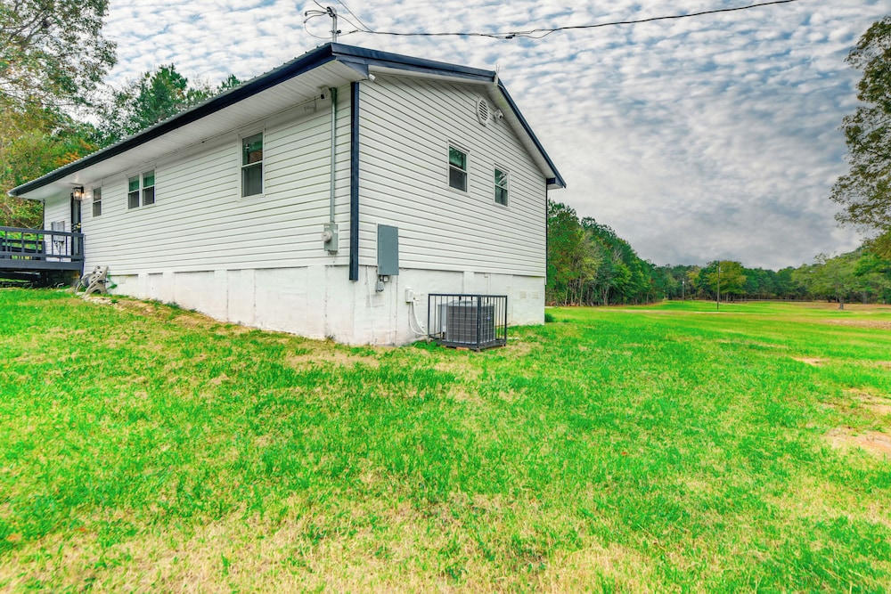 5 Mi to Victoryland Casino: Secluded Home w/ Deck!