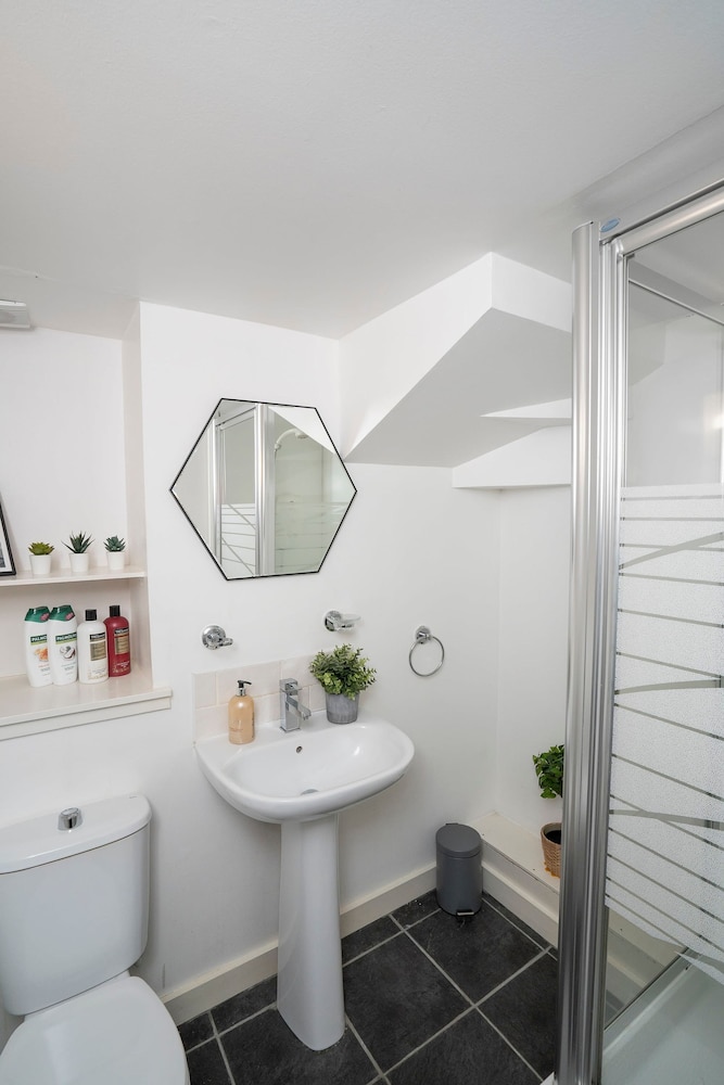 2bed-2bath Flat City Centre