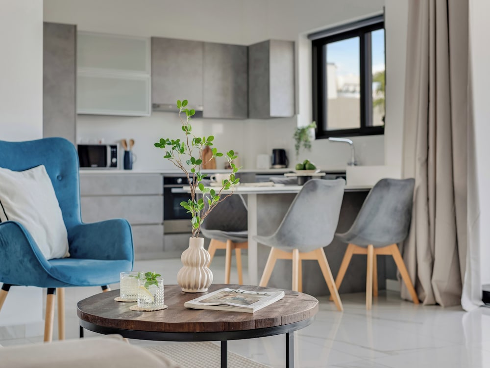 Sanders Palama - Cute 2-bdr Penthouse Apt