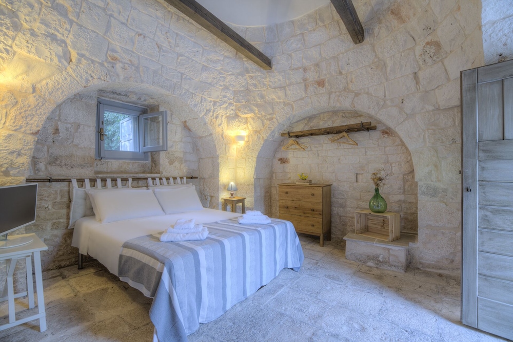 Trullo Palmento Cisternino by Typney view 2