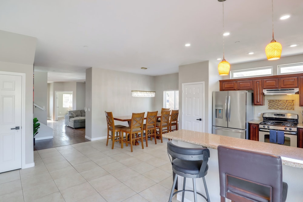 7 Mi to Fremont Street: Spacious Vegas Home!
