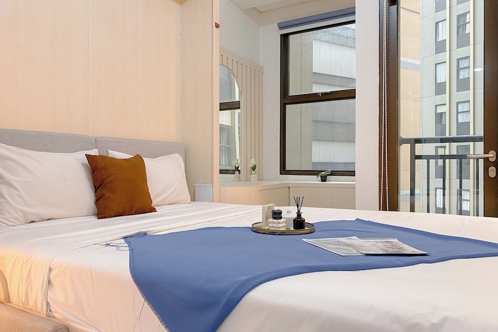 Elegant And Comfy Studio At Transpark Cibubur Apartment