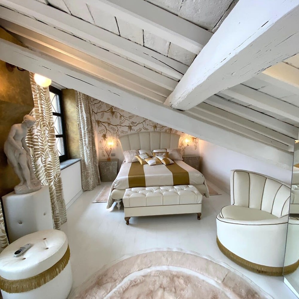 La Palazzina Santa Dorotea Splendid Rome Townhouse With Courtyard Garden