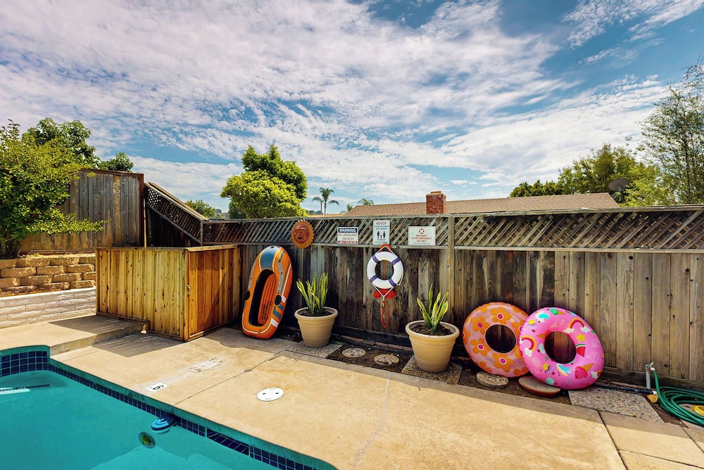 4BR Dog-friendly Home w/ Pool, Spa, Grill & A/C