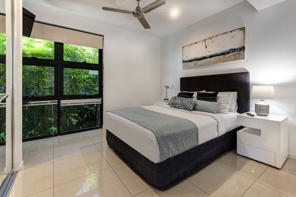 Villa 2 The Edge Oceanfront Deluxe 4 Bedroom Near Marina With Golf Buggy