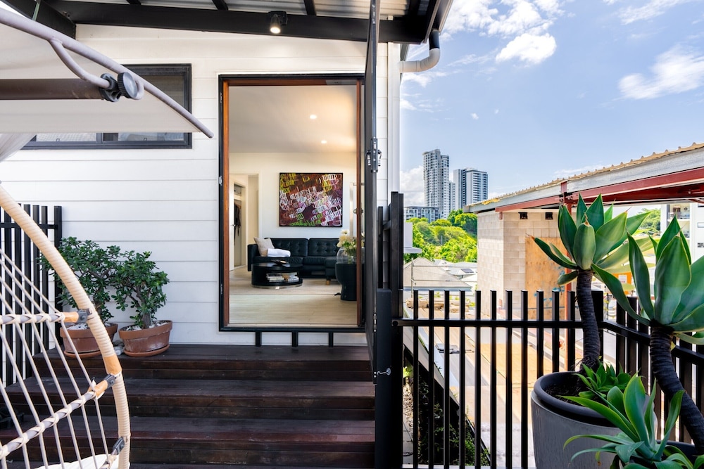 Sophisticated 2-bed Home With Alfresco Dining