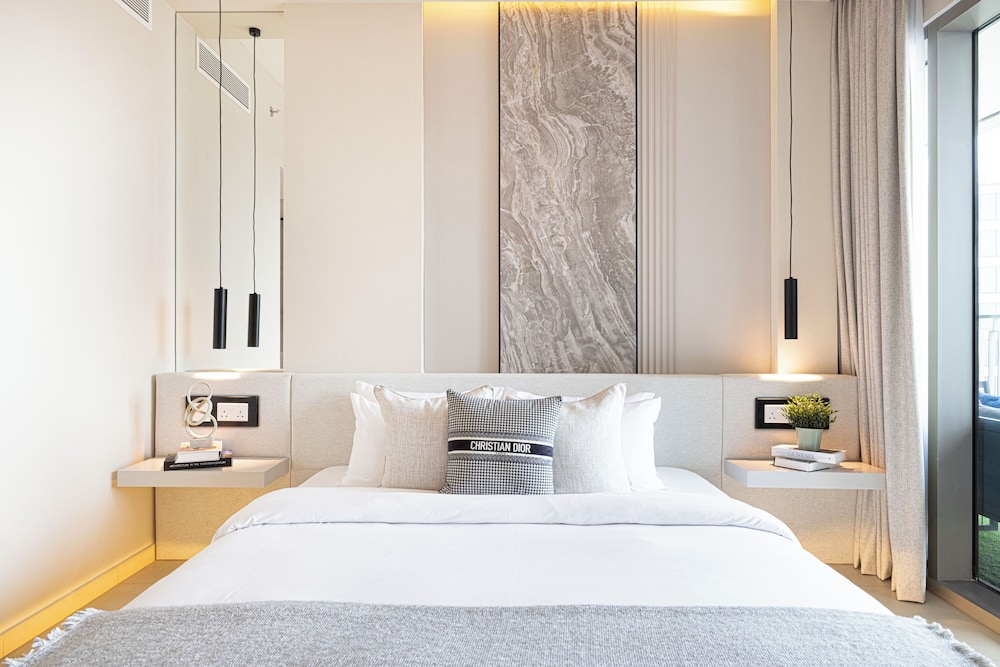 DVH Luxe Retreat 4BR Burj View Apartment