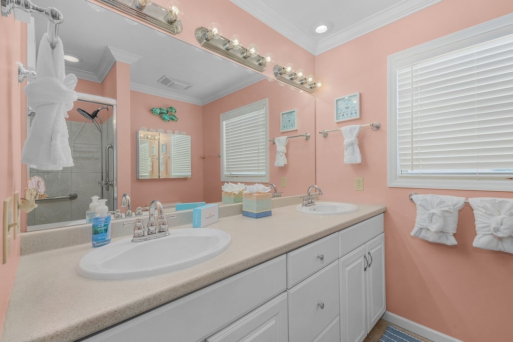 140 Barefoot Bungalow: 4br/2ba W/ Heated Pool! 4 Bedroom Home