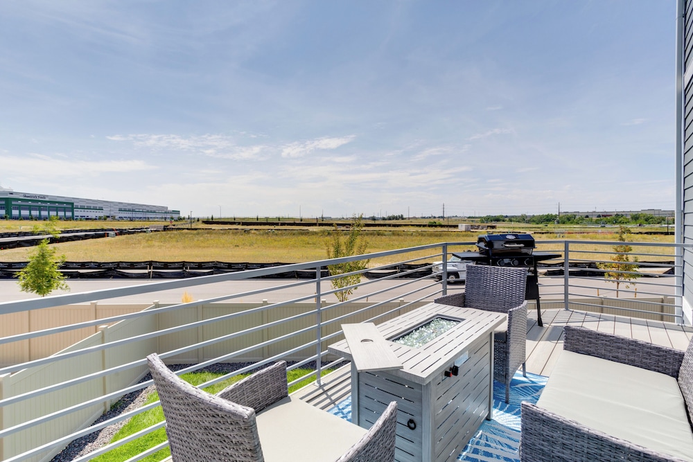9 Mi to Airport: Pet-friendly Aurora Home w/ Deck