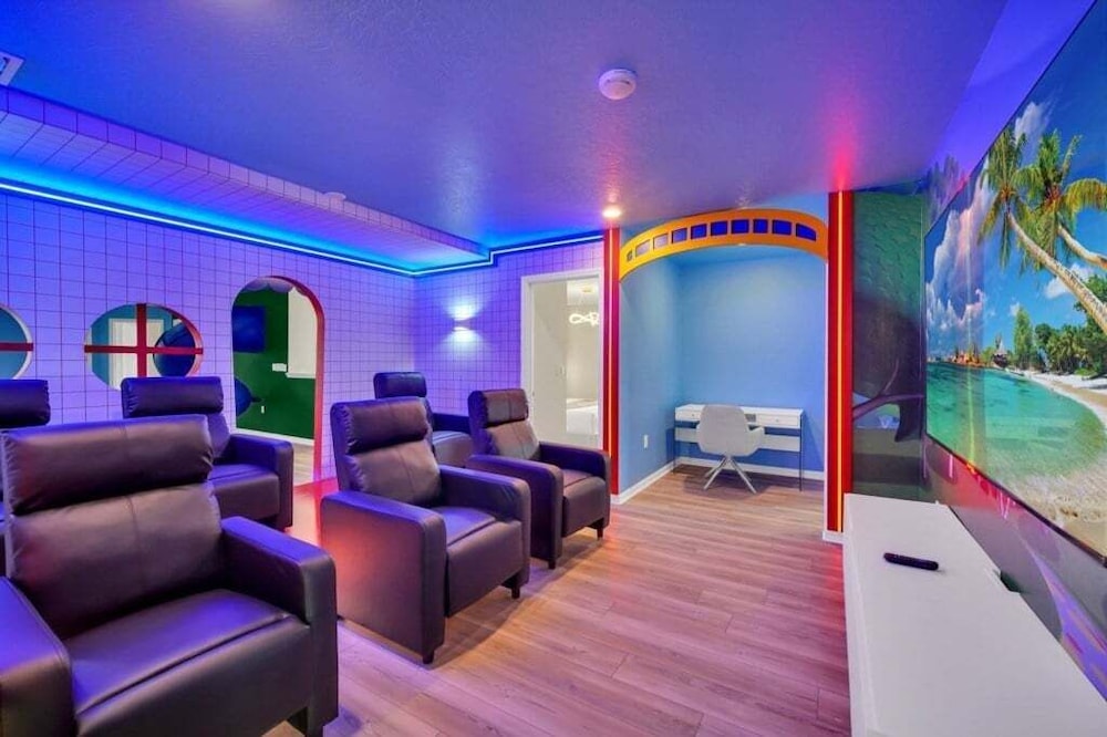 Everyone's Family Fun Home, Slides In Kids Rooms 10 Bedroom Villa