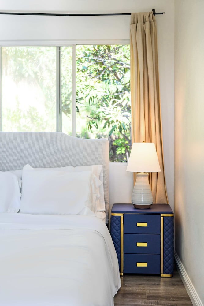 Modern Hotel-style Suite in Monterey Park Near LA