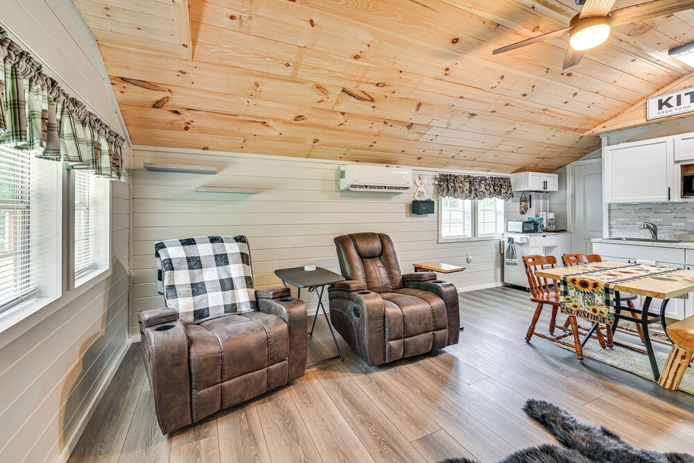 14 Mi to Kentucky Horse Park: Creekside Cabin