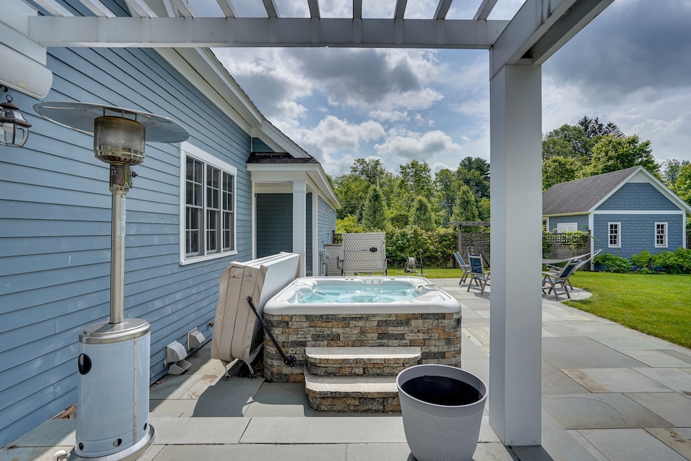 Stockbridge Retreat w/ Pool & Hot Tub!