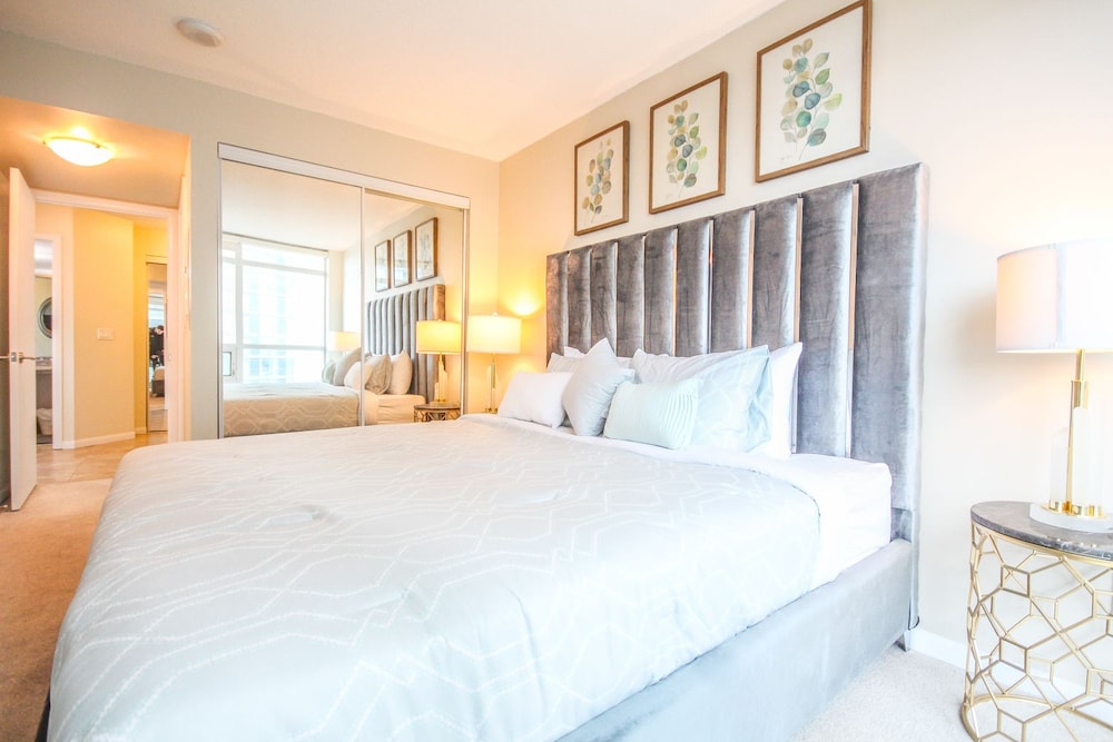 Sarkar Suites - Fort York Blvd - Image 3